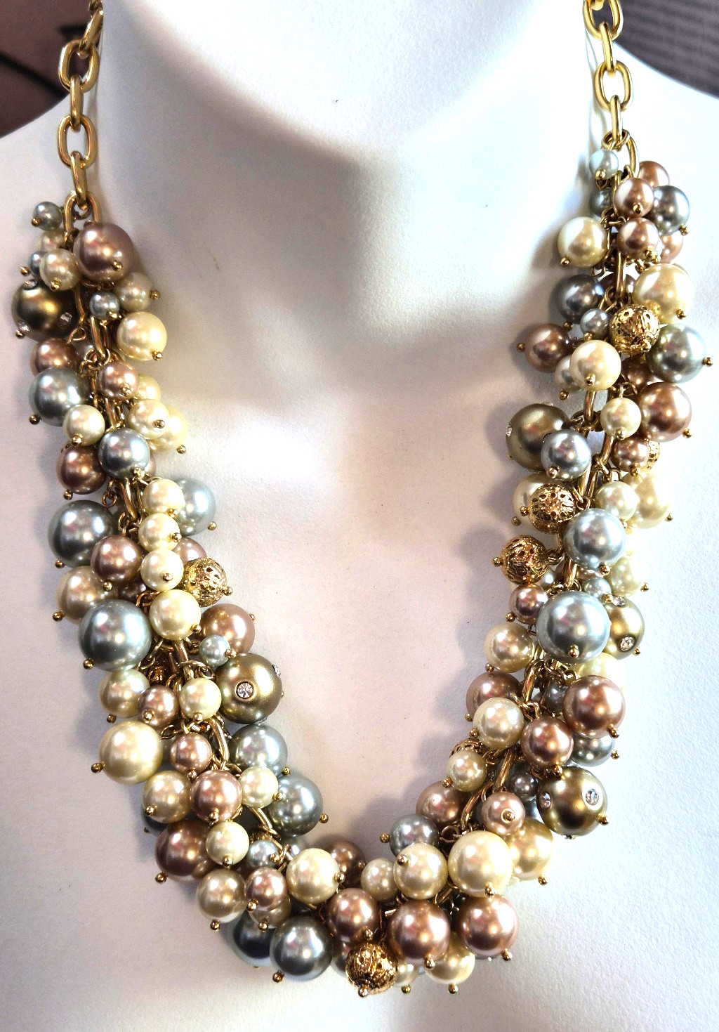 Vintage Unknown Designer Gold-tone & Faux Pearl Cluster Chain Necklace 20″ Heavy