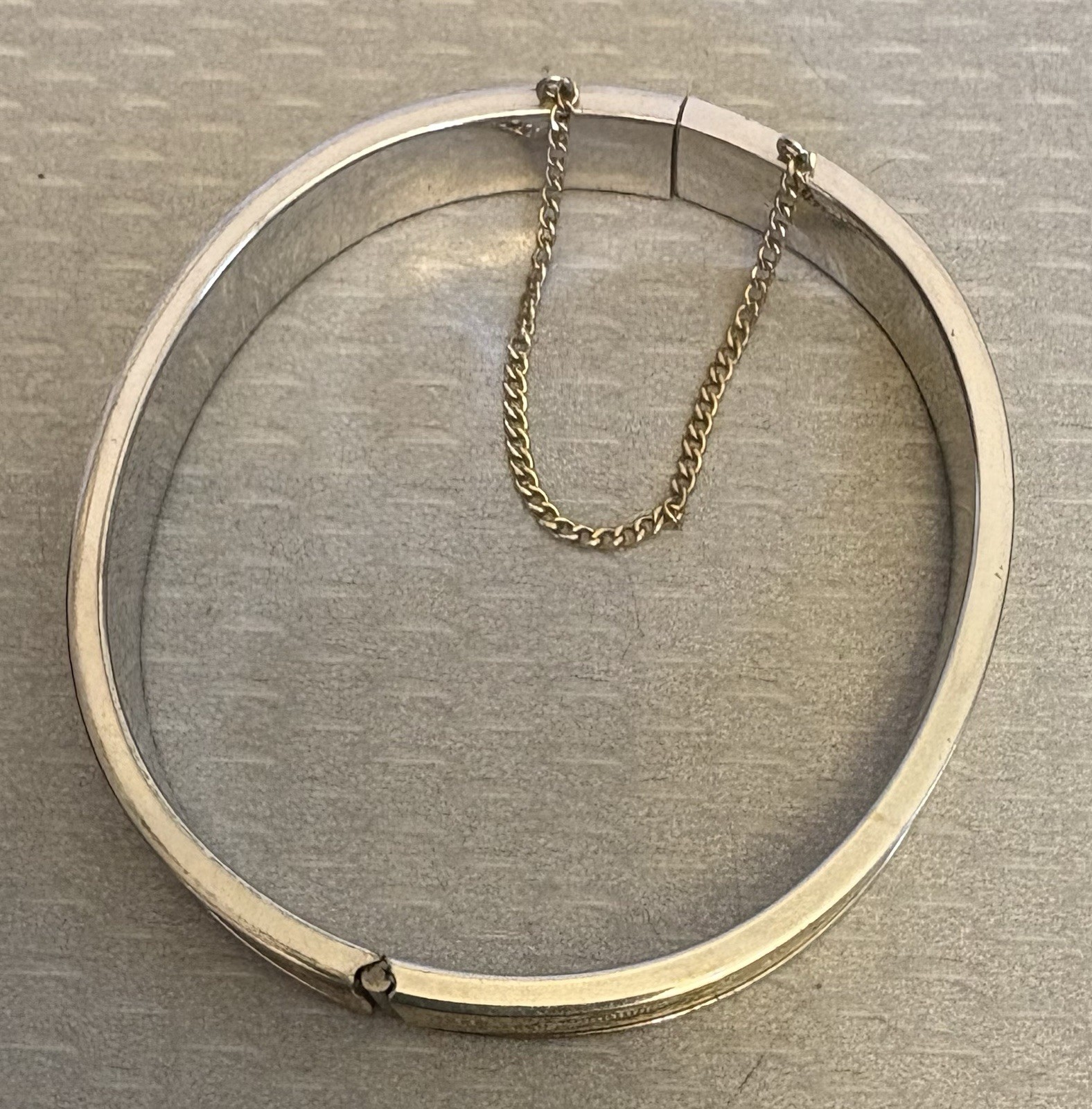 Vintage Krementz Hinged Bangle Bracelet Rolled Gold Overlay 2-Tone Safety Chain