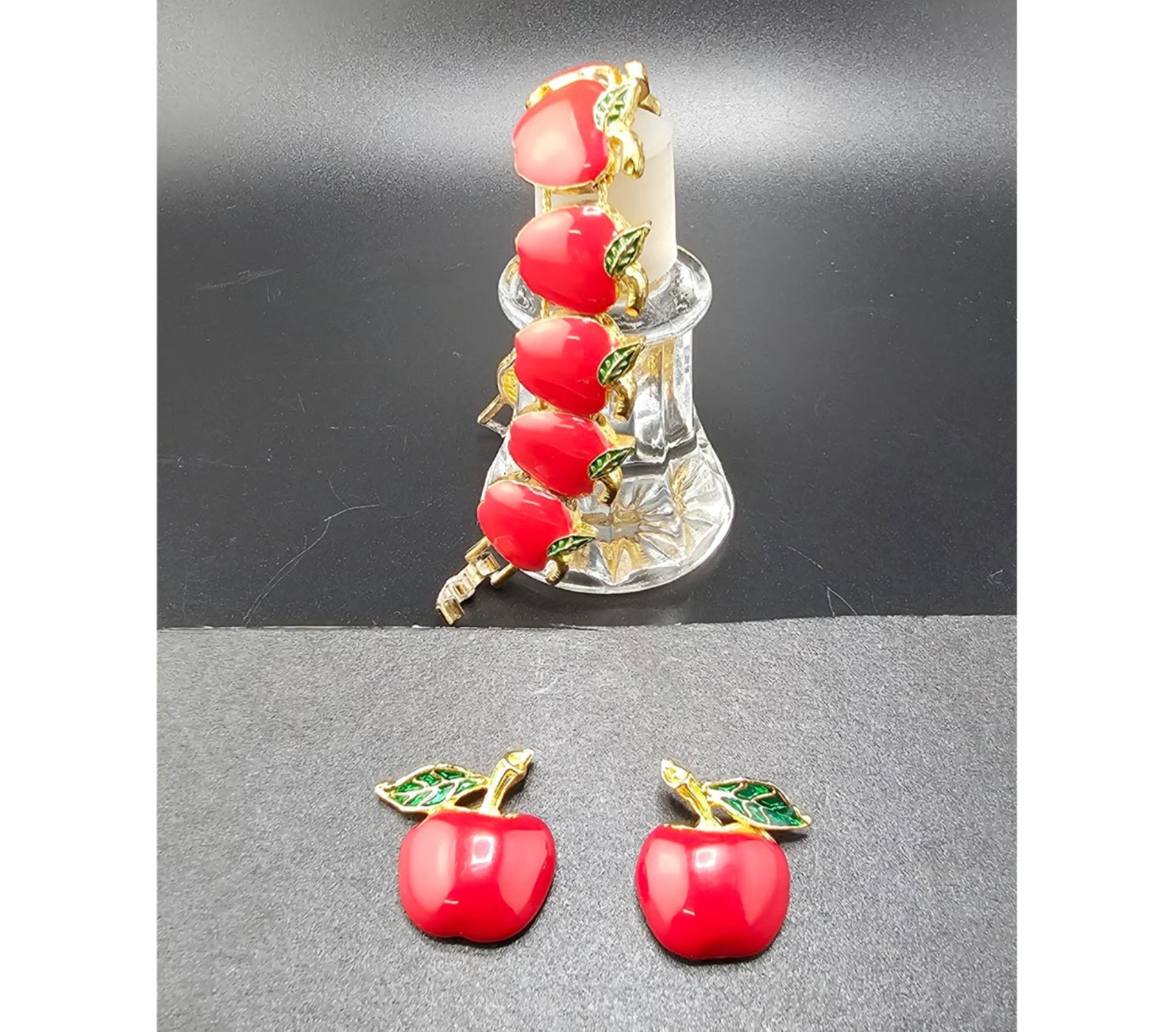 Vintage Red Apple Enamel Jewelry Set – Bracelet & Earrings