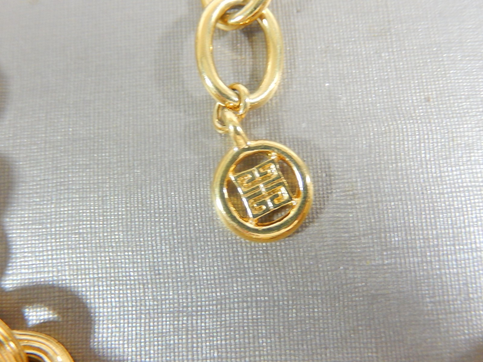 VTG SIGNED GIVENCHY HAUTE COUTURE BOLD GOLD TONE 18″- 22″ STATEMENT BIB NECKLACE