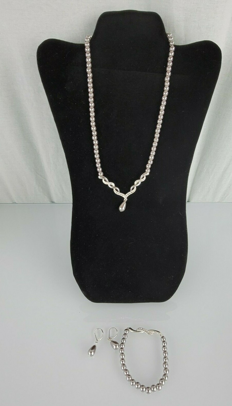Avon Costume Jewelry Necklace Set Lot Bracelet Earrings Pearl Turtle 17 pieces