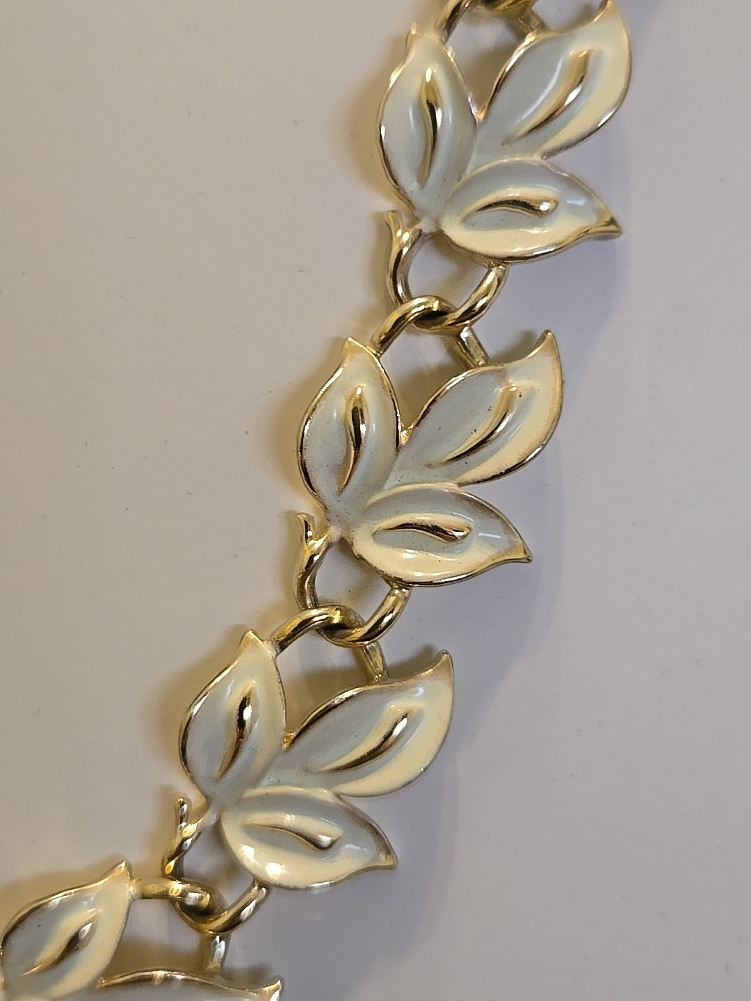Coro Vintage White Enameled Leaves Necklace 17″