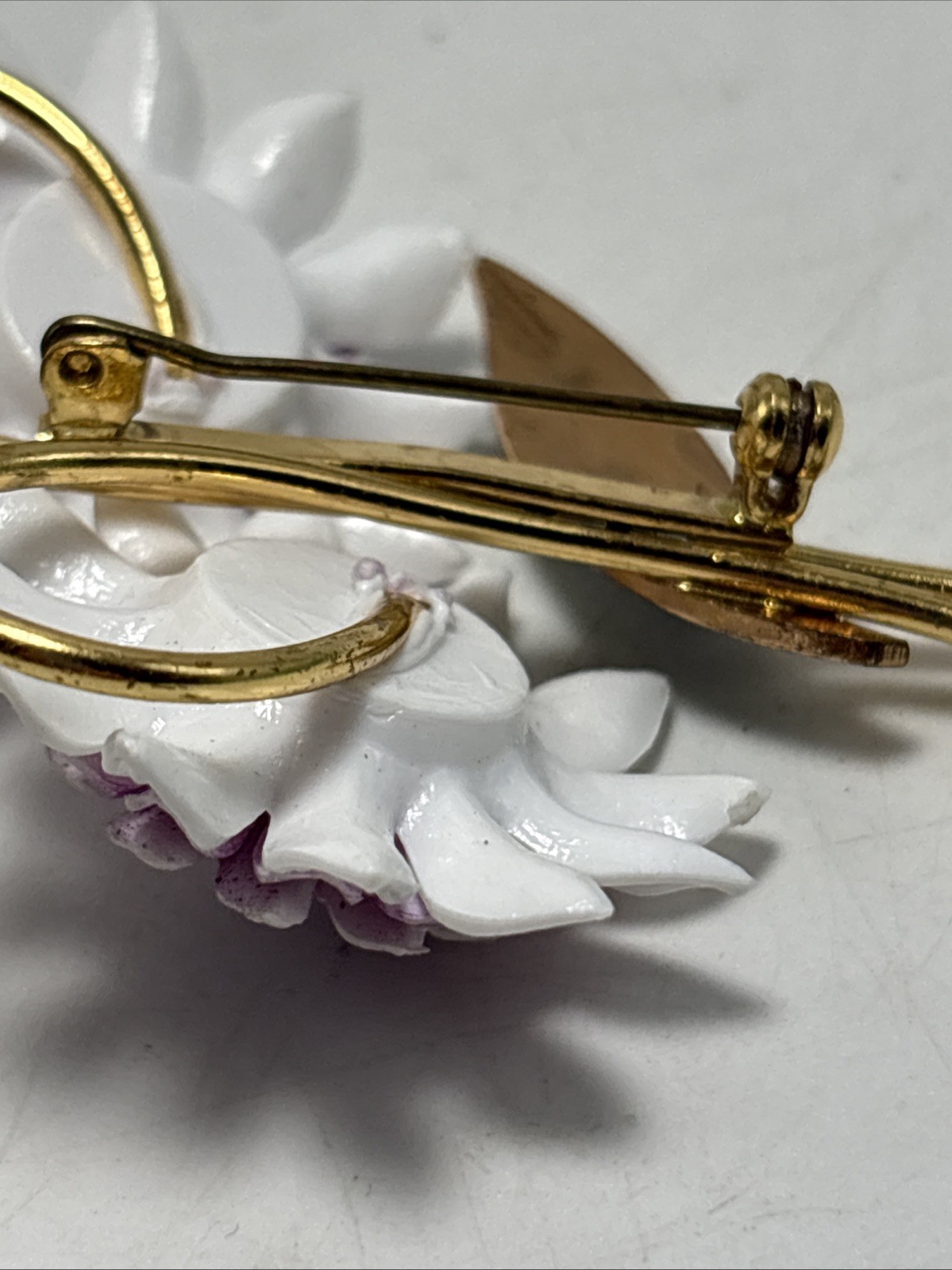 Flower Pin Brooch Plastic Flowers Enamel Leaf White Purple Green Gold Tone
