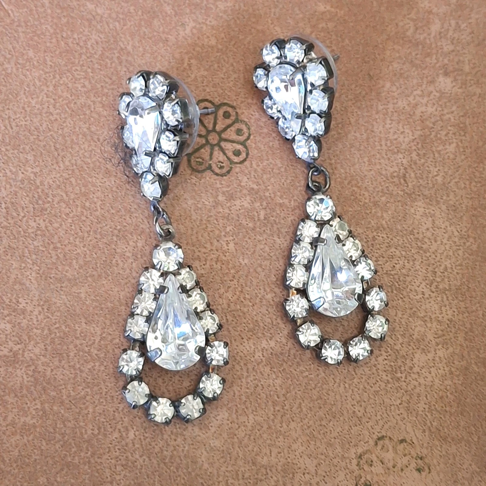 Vintage Earrings Pierced Rhinestone Clear Dark Silver Tone Setting 2″ Dangles