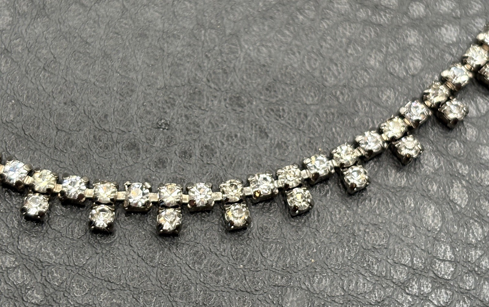 La Rel Vintage Rhinestone Silver Tone Necklace Sparkle Choker Style 14.5”