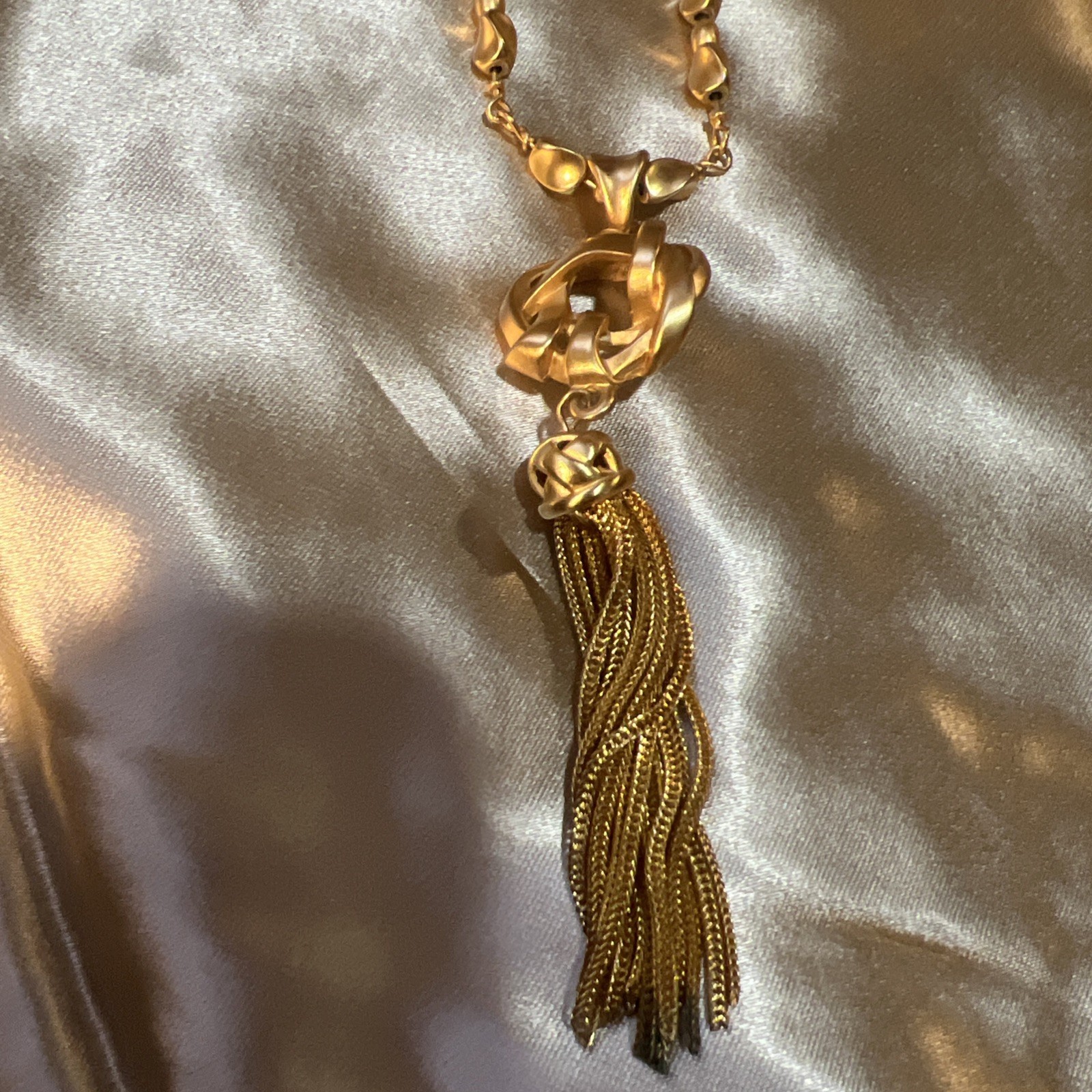 Vtg Designer Anne Klein Brushed Matte Goldtone Chain Necklace Lion Tag Tassel
