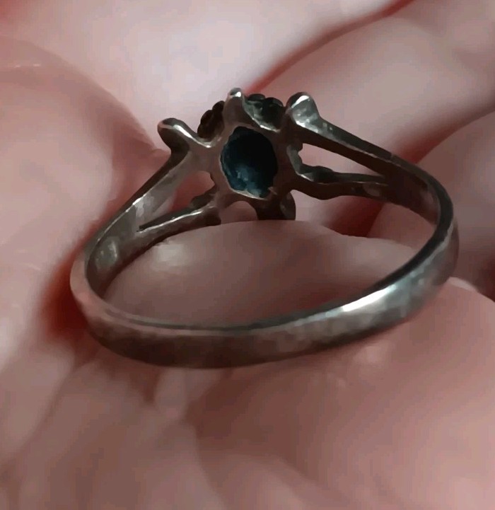 Vintage *Bent Band* Sterling Silver Onyx? Turtle Tarnished Ring Size 7.25
