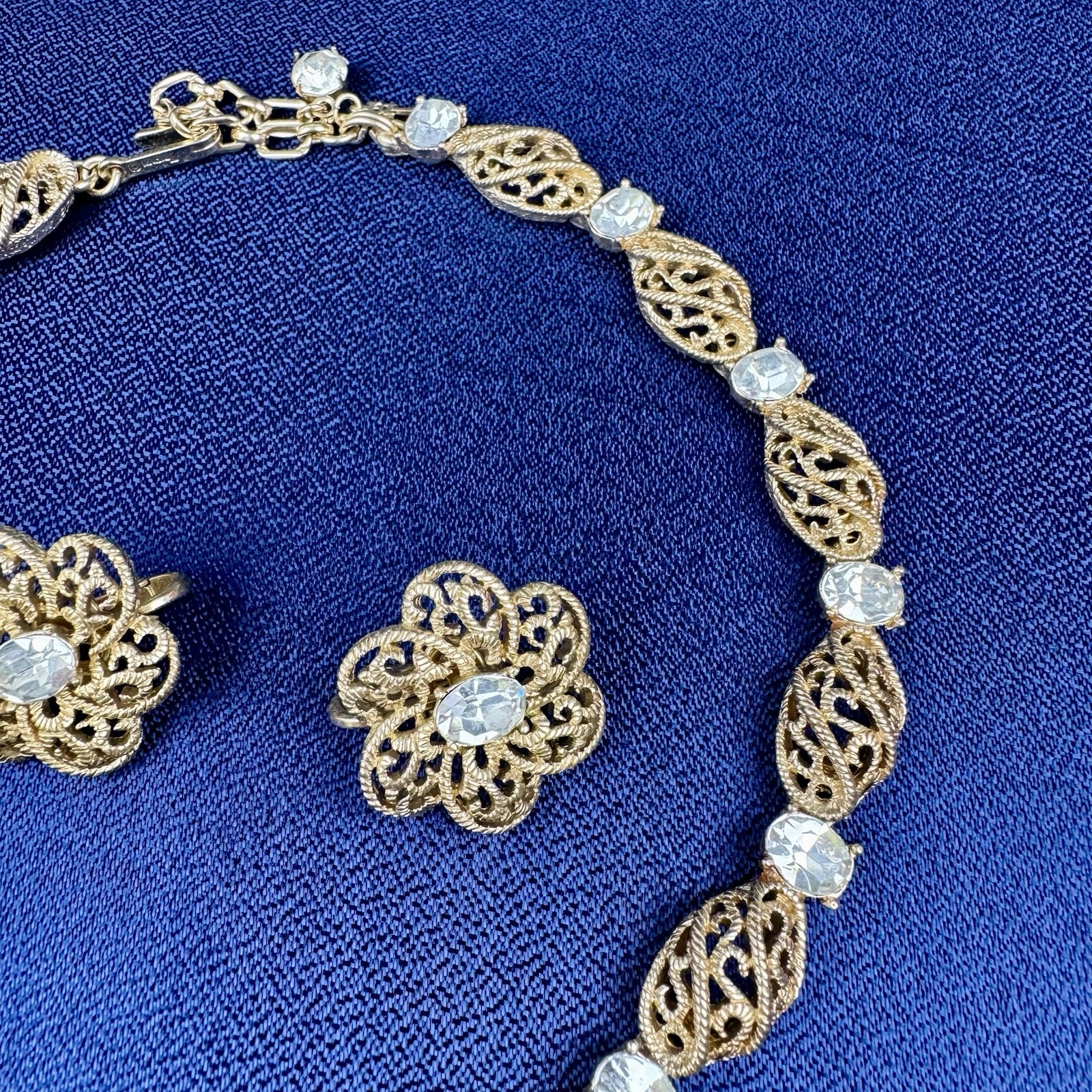 Vintage Crown TRIFARI Gold Tone Necklace & Clip-On Earrings Set ~ Excellent!