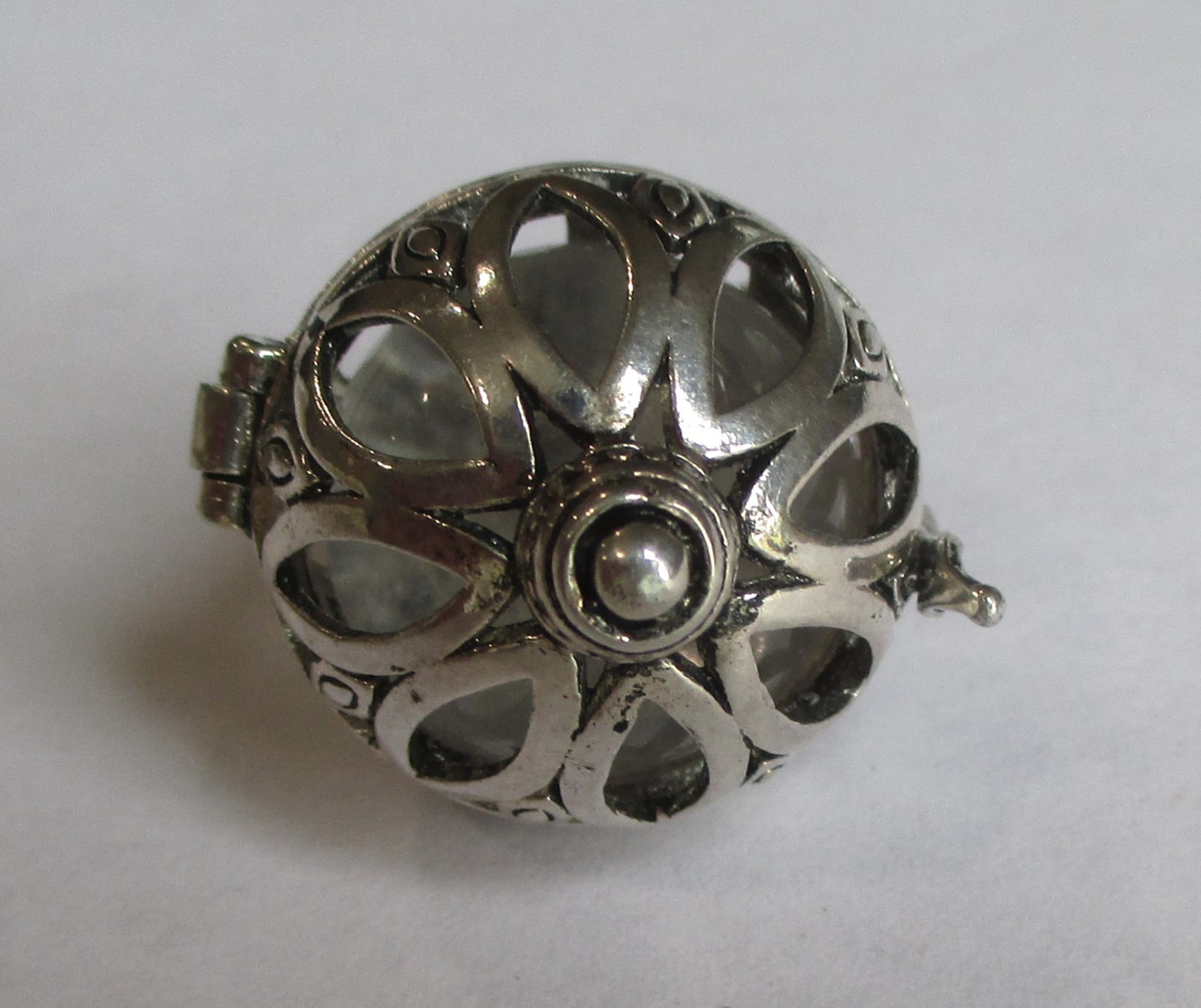 STERLING SILVER QUARTZ CRYSTAL ORB LOCKET PENDANT POOLS OF LIGHT STYLE