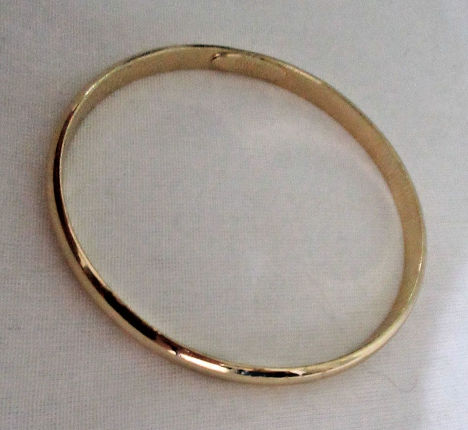 Vintage Gold Tone Whiting and Davis Bangle Bracelet 7″ No metal wear