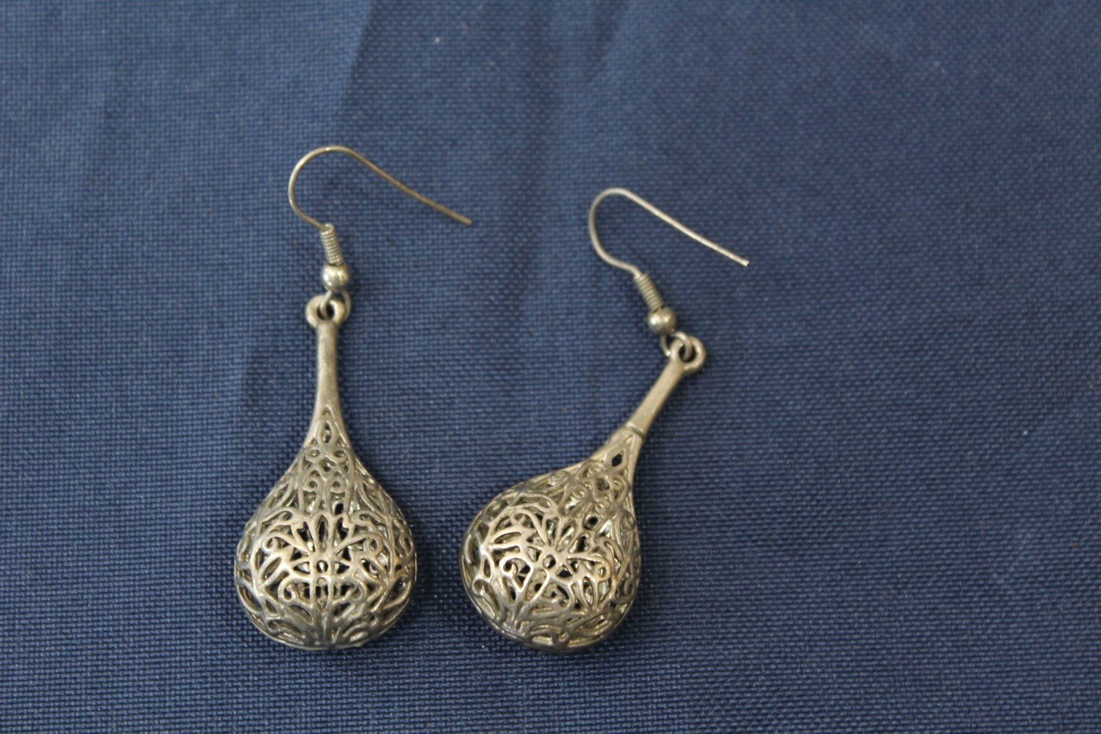 Dangle Earrings Silver-Tone Alloy 1 1/2″ long Vintage