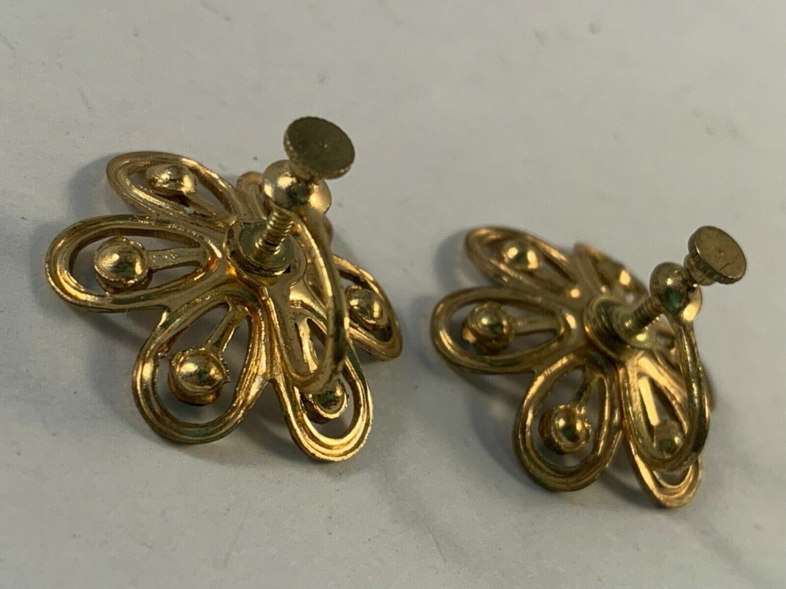 Earrings Screw Back Flowers Green Stones Gold Tone Vintage Huggies Granny Core