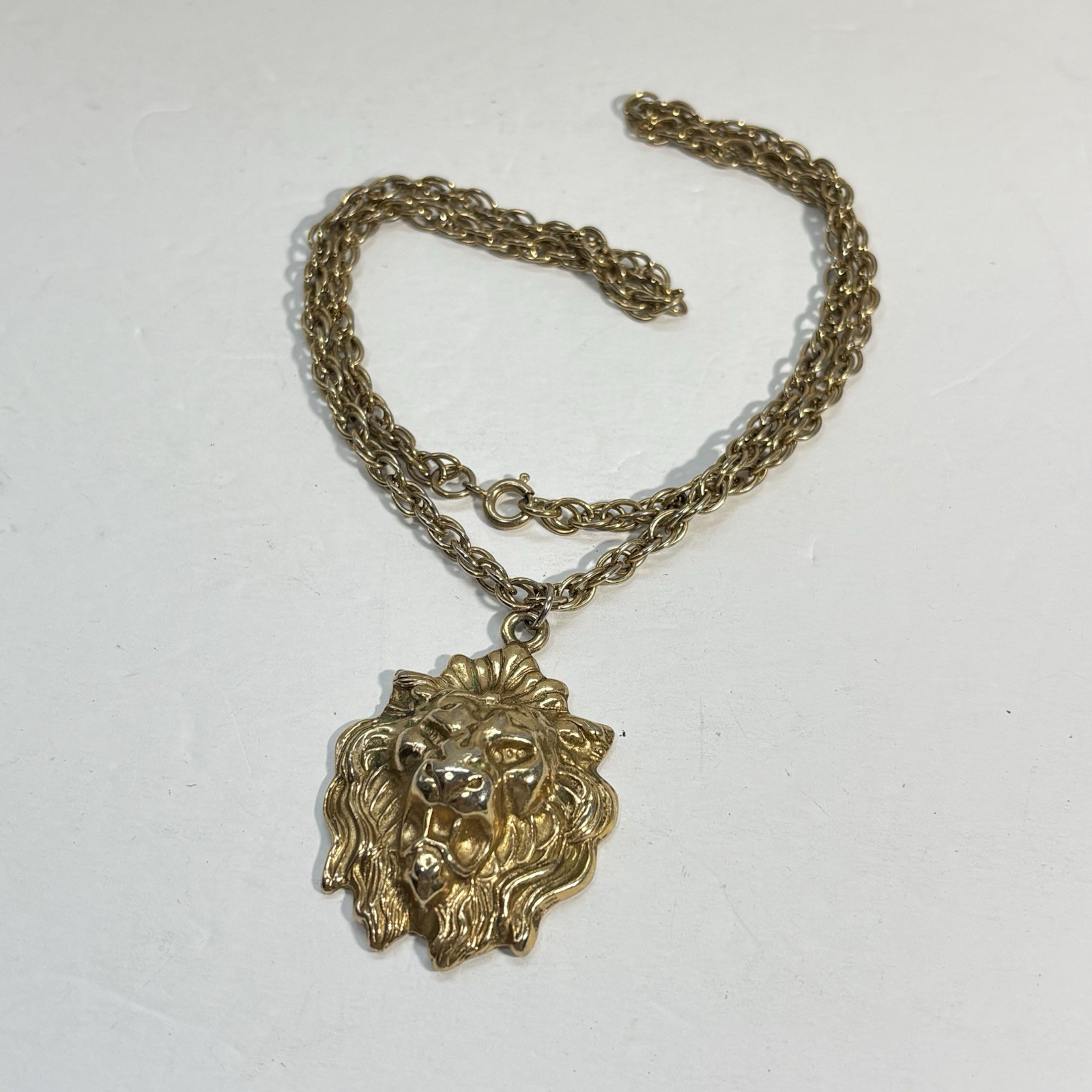Vintage Gold Tone Lion Head Pendant Necklace Raised Design Leo Zodiac 20″ Chain