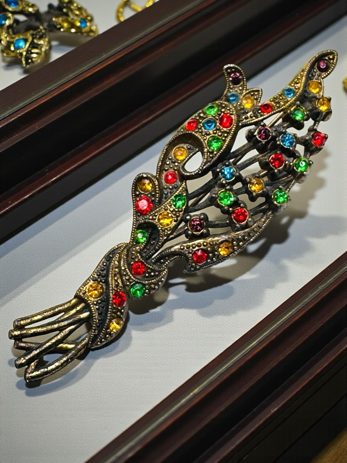 Vintage Deco Little Nemo Rhinestone Leaf Stem Brooch Pin