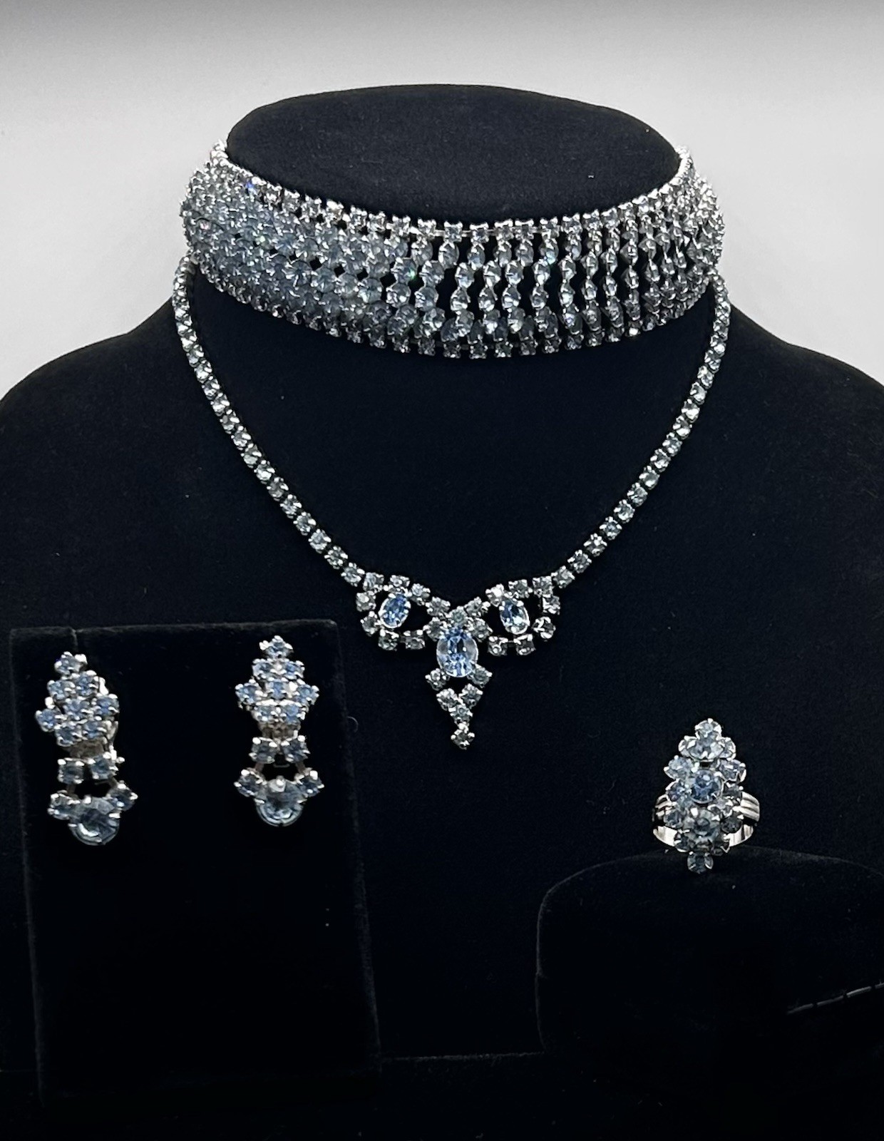 Vtg-BLUE RHINESTONE-Necklace-Choker-Ring-Bracelet-Clip-on Earrings SET