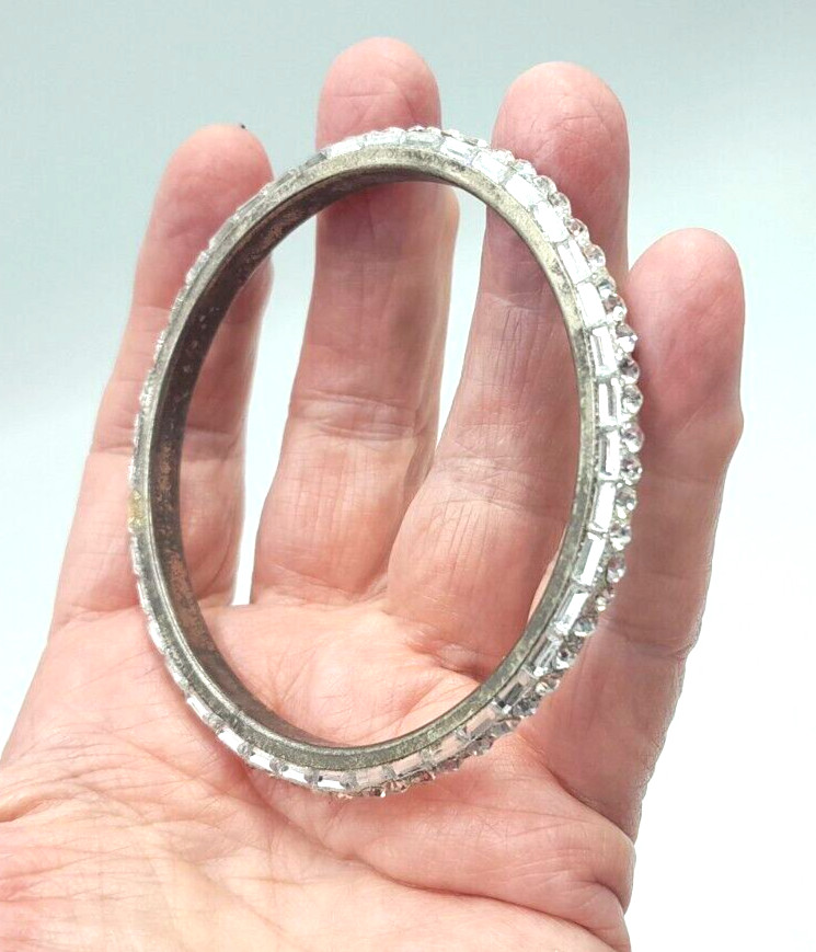 Vintage Beautiful Bright Rhinestone Bling Bangle Bracelet Fits Size 7-7.5″