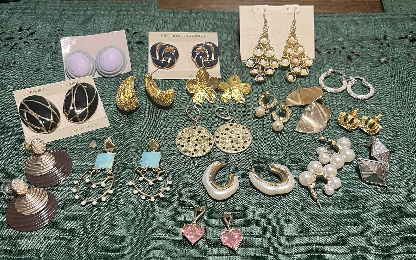 Women’s Vintage earrings Lot Gold Tone Silver Tone Some Name Brands Pierced 18