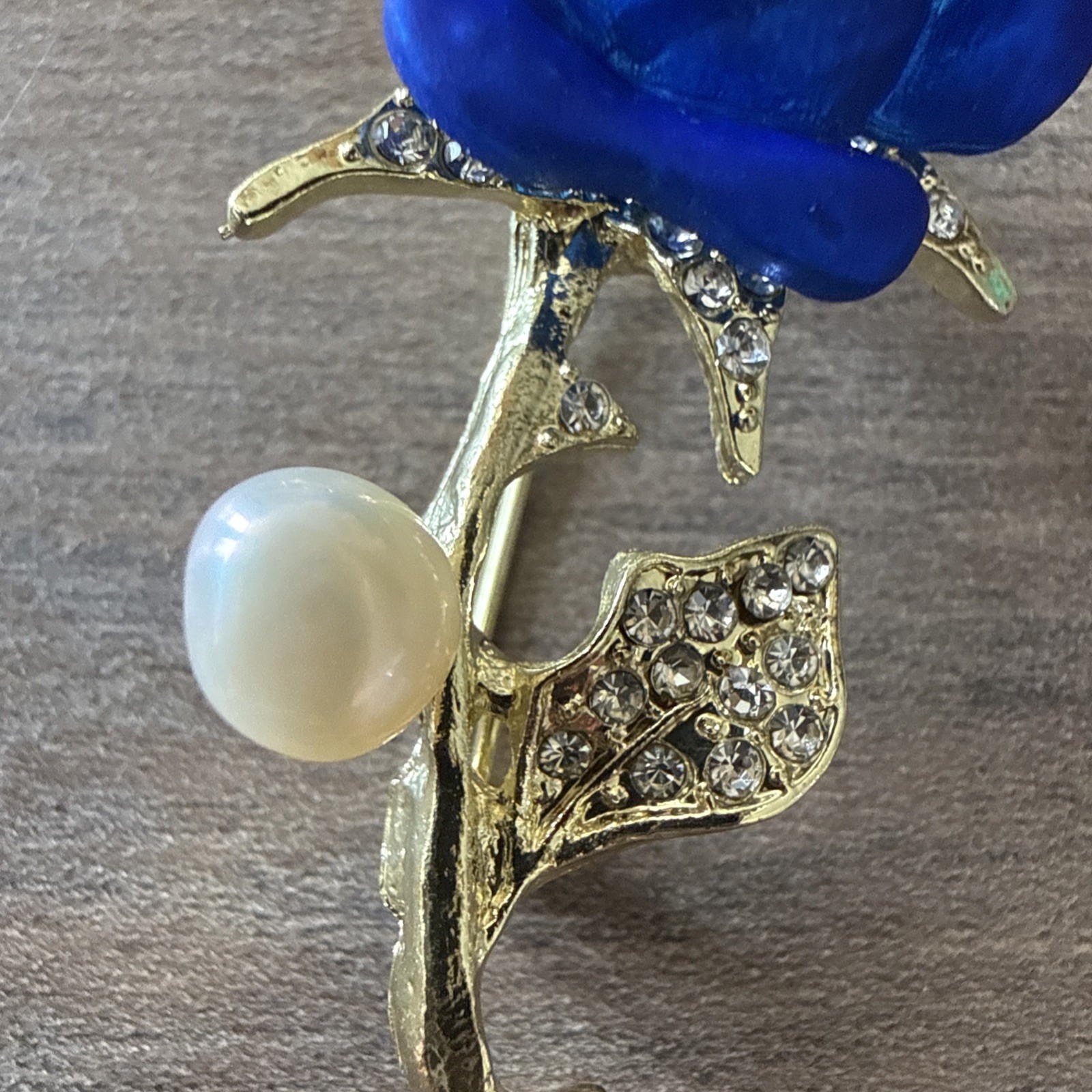 White Pearl with Blue Rose Gold Tone Brooch Pin