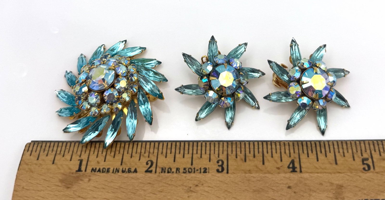 Vintage Set Judy Lee Pinwheel Style Brooch And Earrings light Blue And AB