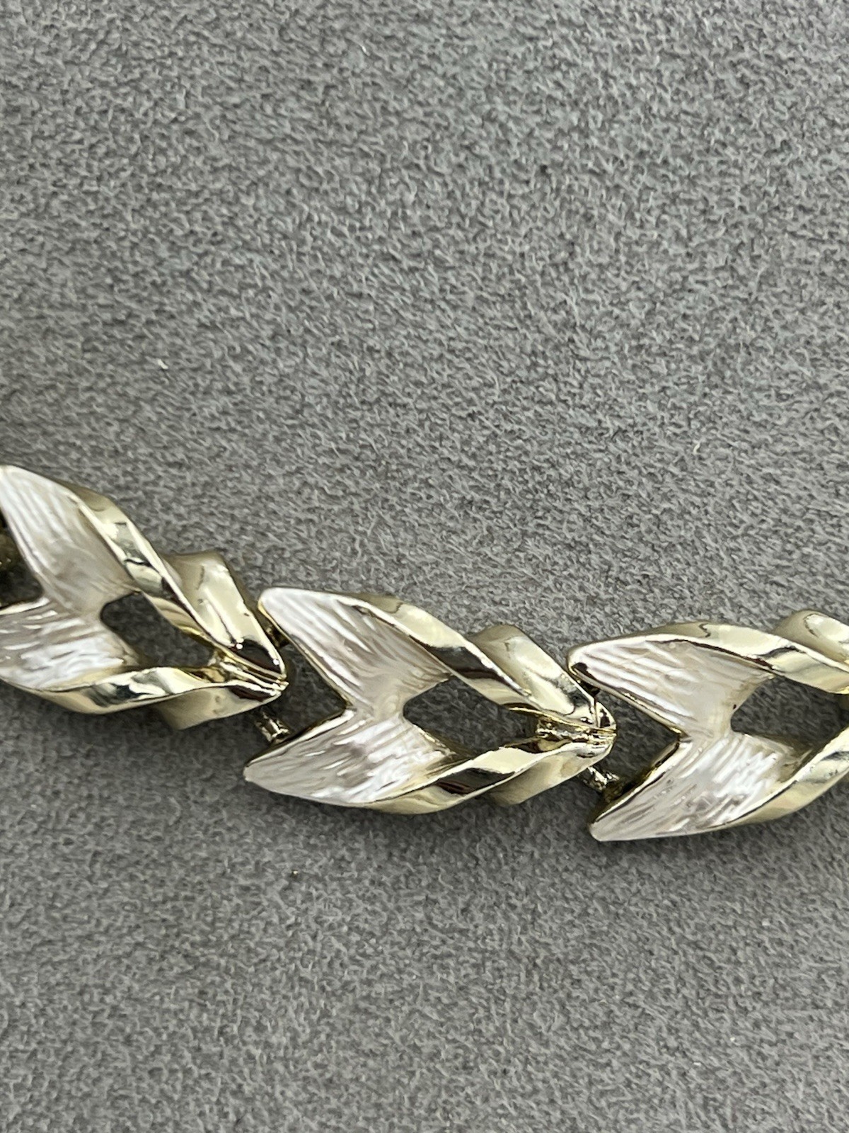 VINTAGE Gold and Silver Two-Tone Textured Articulated Leaf Link Choker Necklace