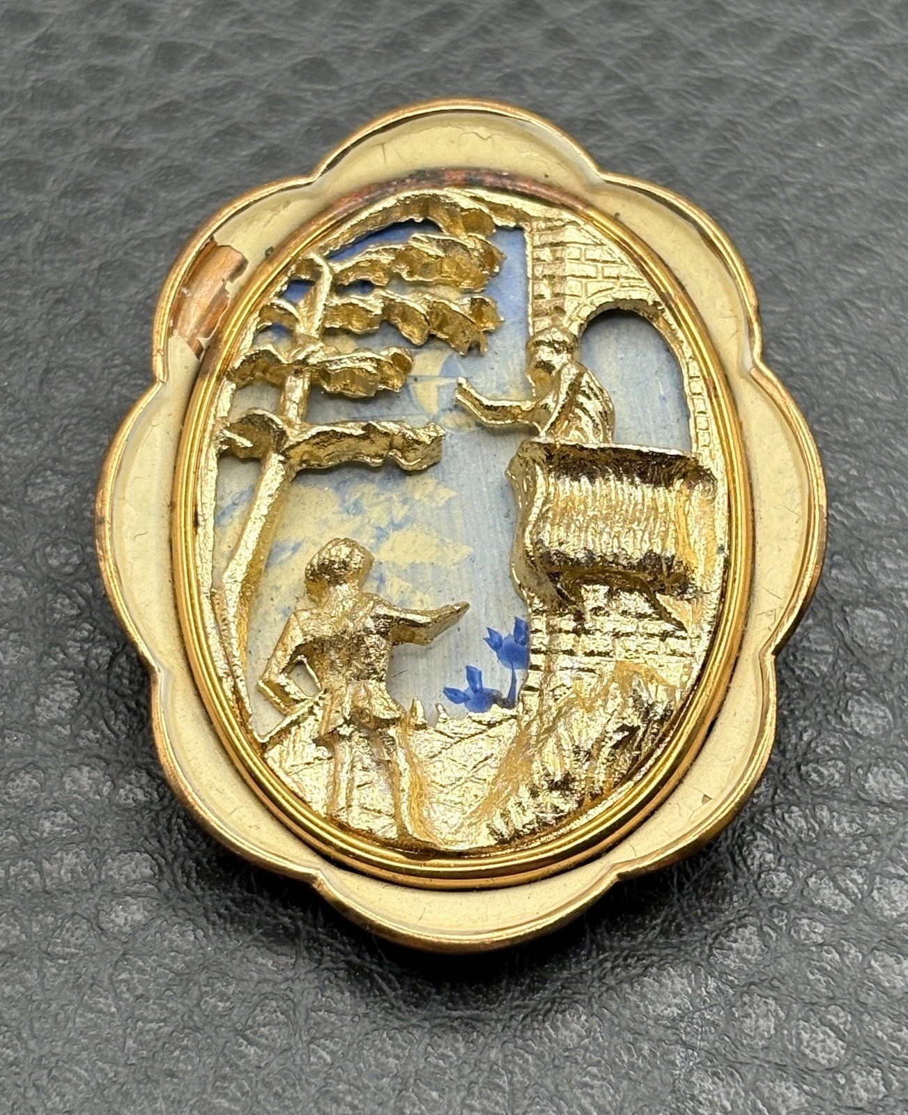 Vintage TLM Thomas L Mott Gold Tone Cameo Brooch Pendant Pin Pastoral Scene READ