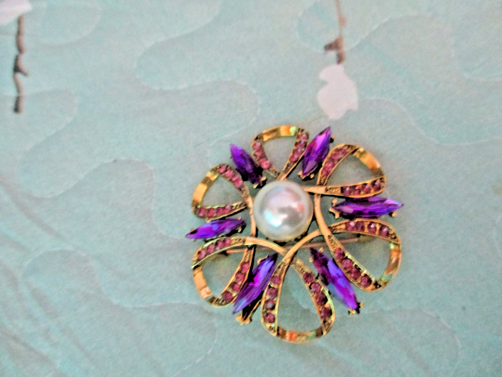 Beautiful Gold Tone Brooch with Purple Zircons and a Faux Pearl