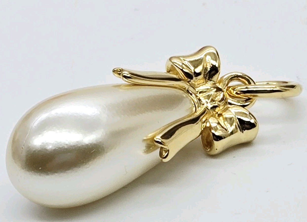 Joan Rivers Gold Tone Faux Teardrop Pearl Bow Pendant Oval Vintage