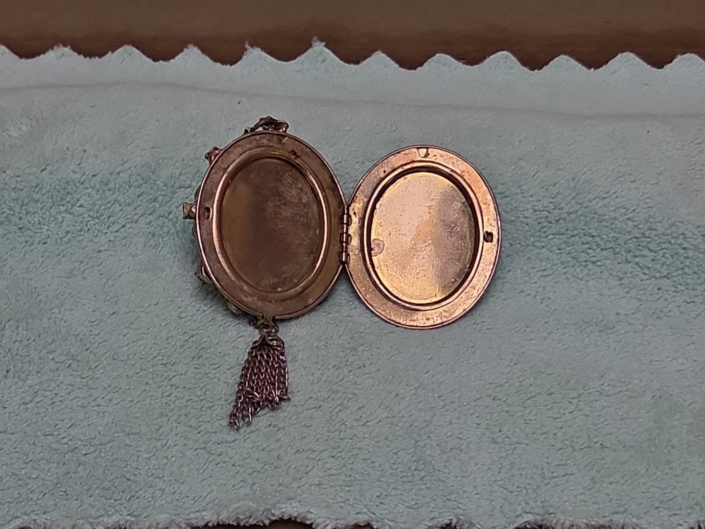Nice Vintage Carved Cameo Locket Pendant *SEE PICS