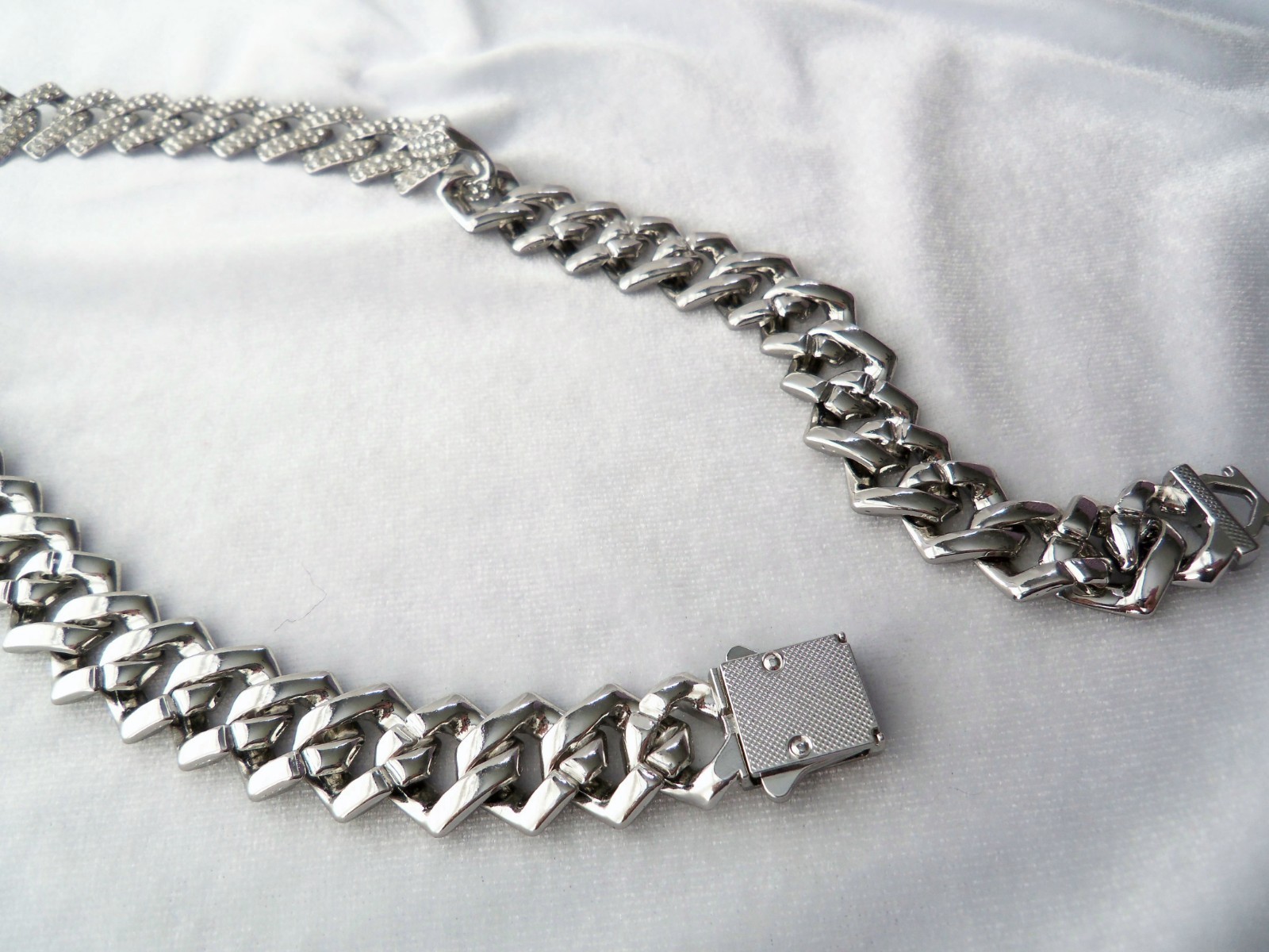 Pave Crystal Rhinestone wide Link Chain Collar Silvertone Necklace