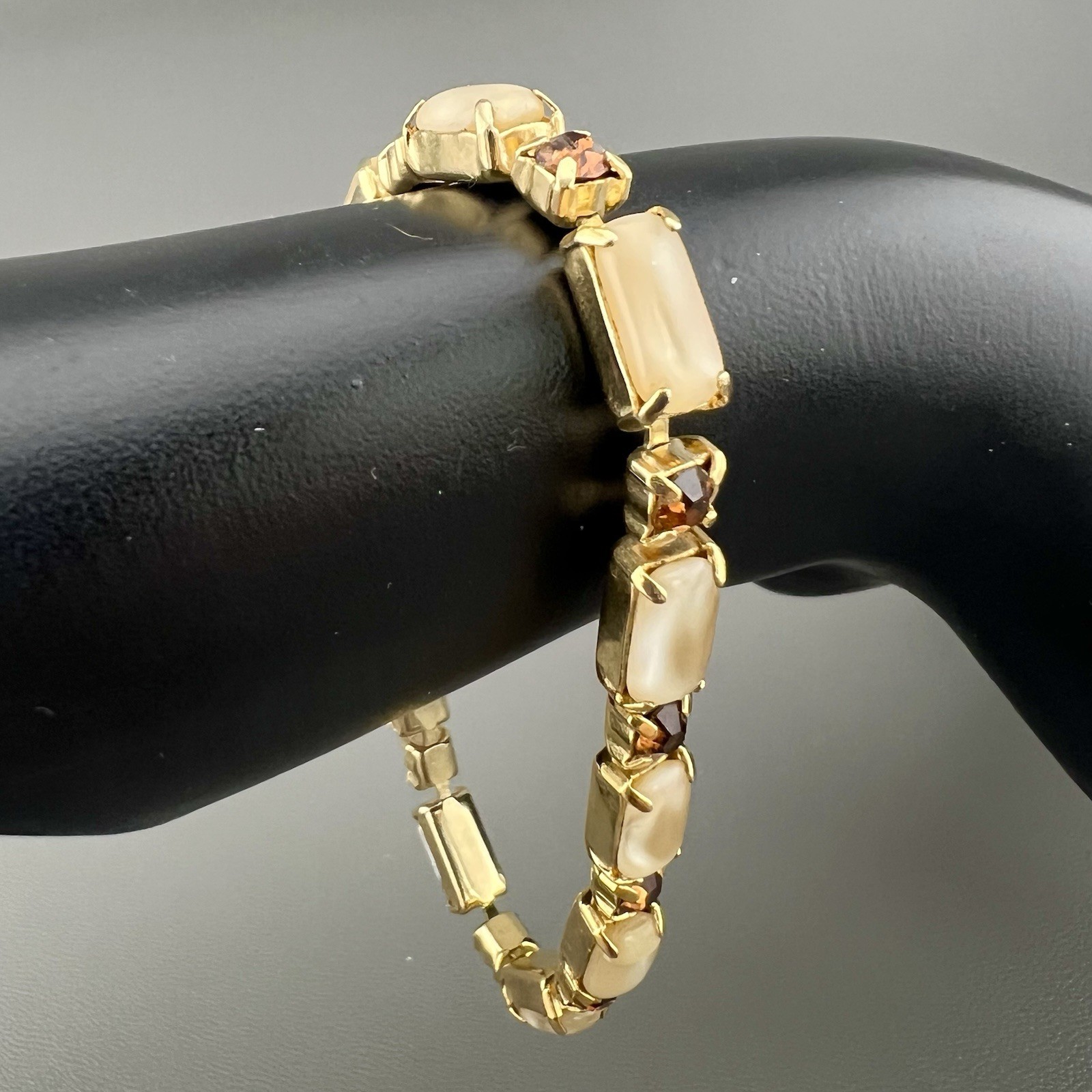 Vintage La Rel Bracelet Glass Rectangle Cabochon Rhinestone Gold Tone Signed 7”