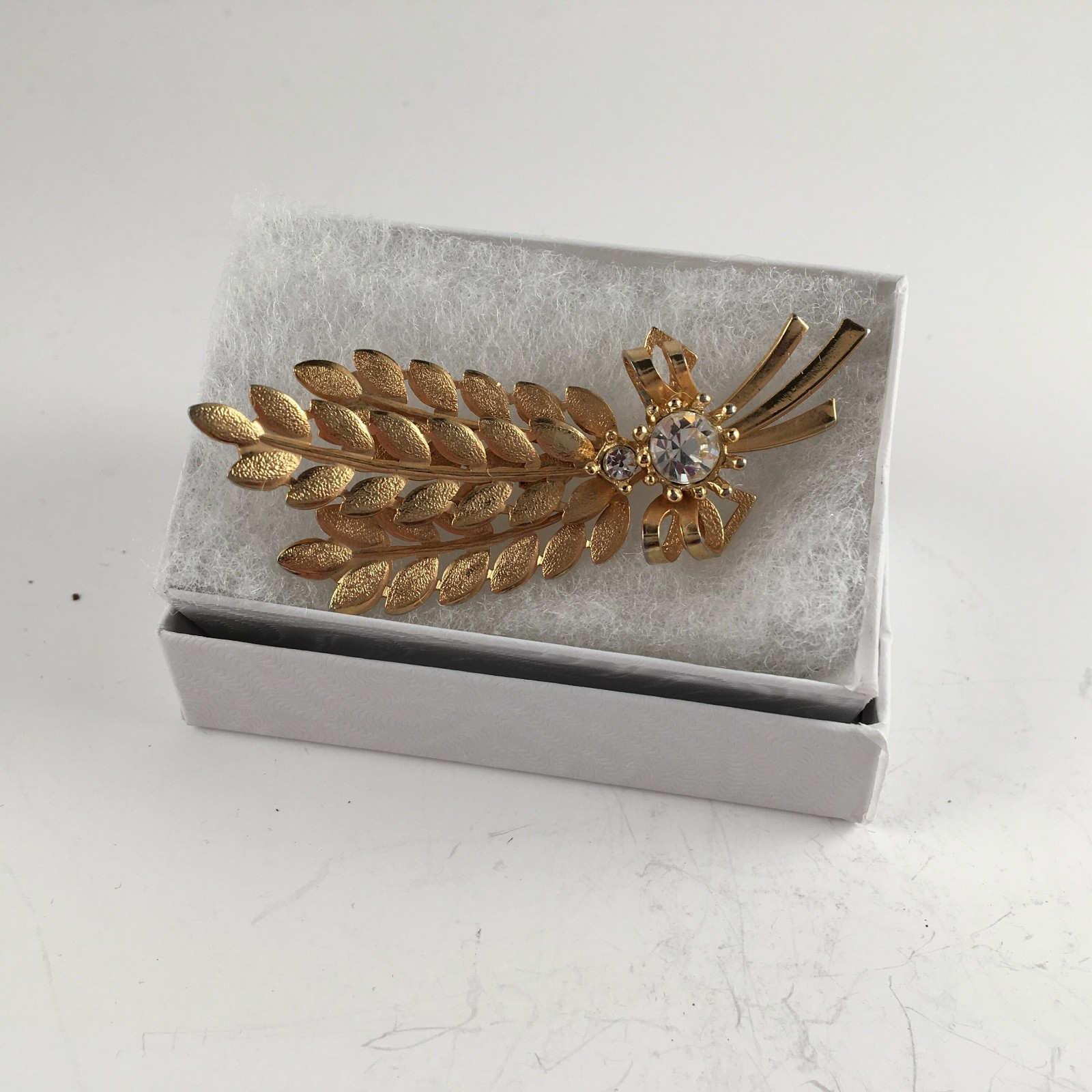 Sarah Coventry Floral/Leaf Spray Brooch with Rhinestones/Goldtone/Brooch/Pin