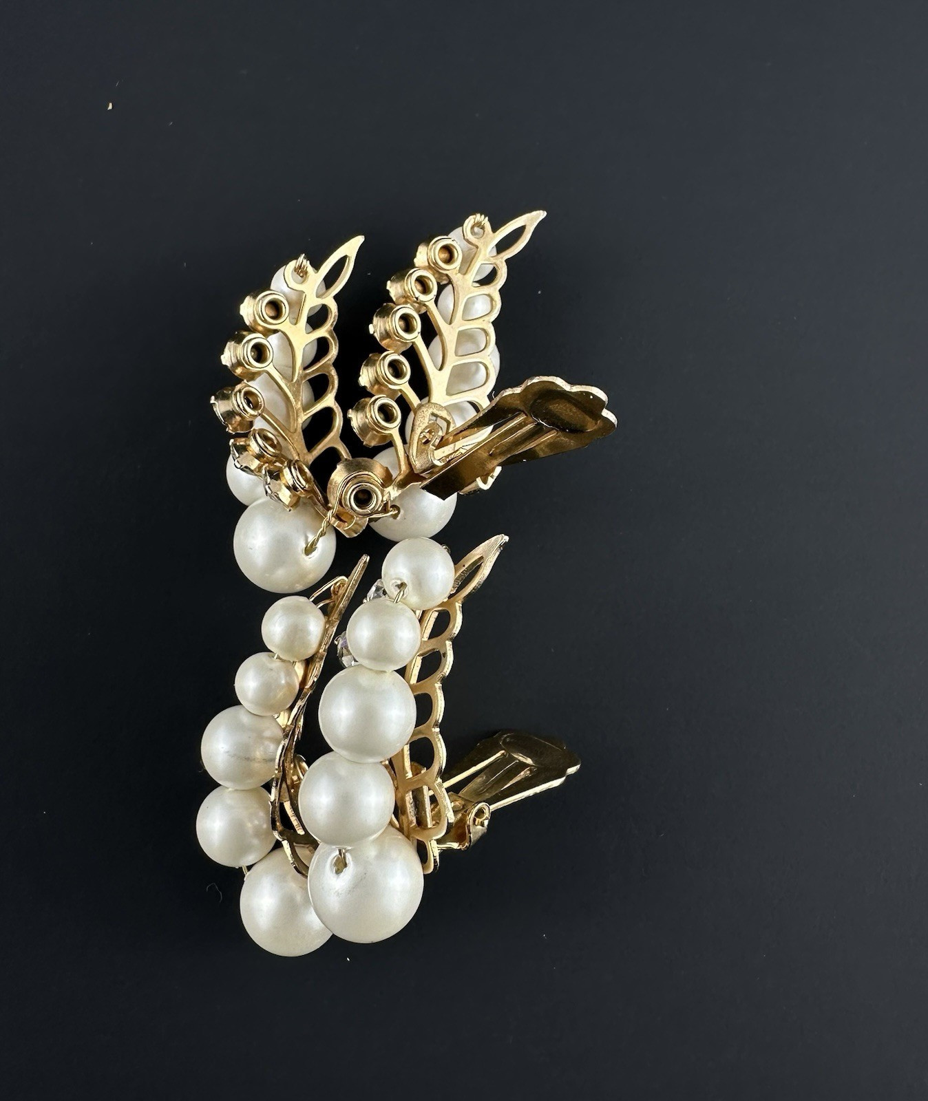 VTG Faux Pearl/Rhinestone Cluster Clip-On Earrings Gold Tone Statement 2″ Hi
