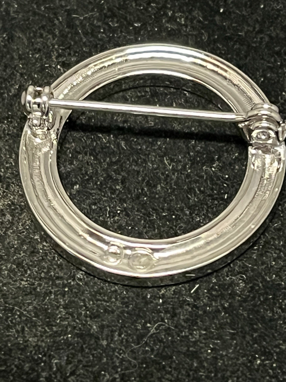Swarovski Clear Crystal Rhinestone Circle Pin Brooch Swan SIGNED Silver Tone