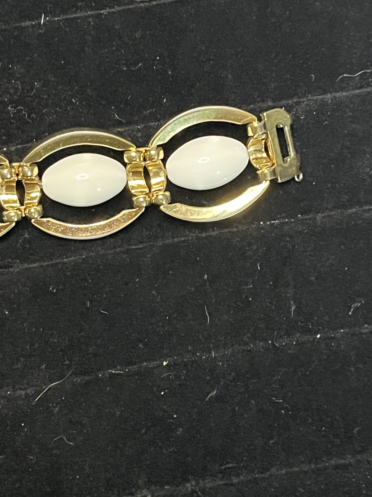 Vintage MONET White Thermoset Round Link Chunky Bracelet Goldtone 8”