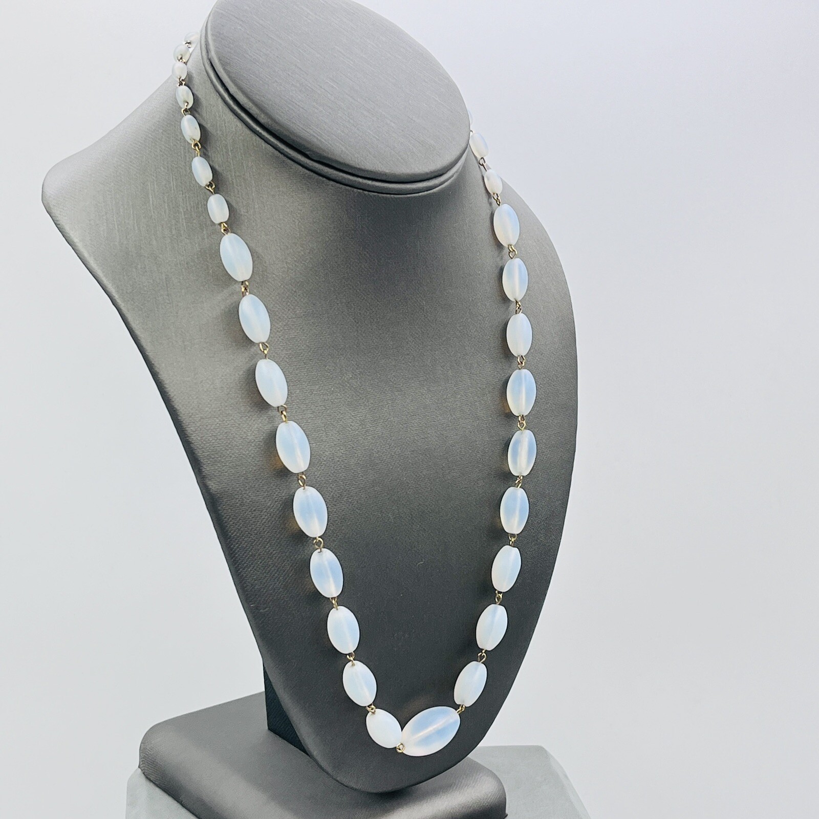 Vintage Art Deco Opaline Opalite Graduated Glass Bead Necklace 21″