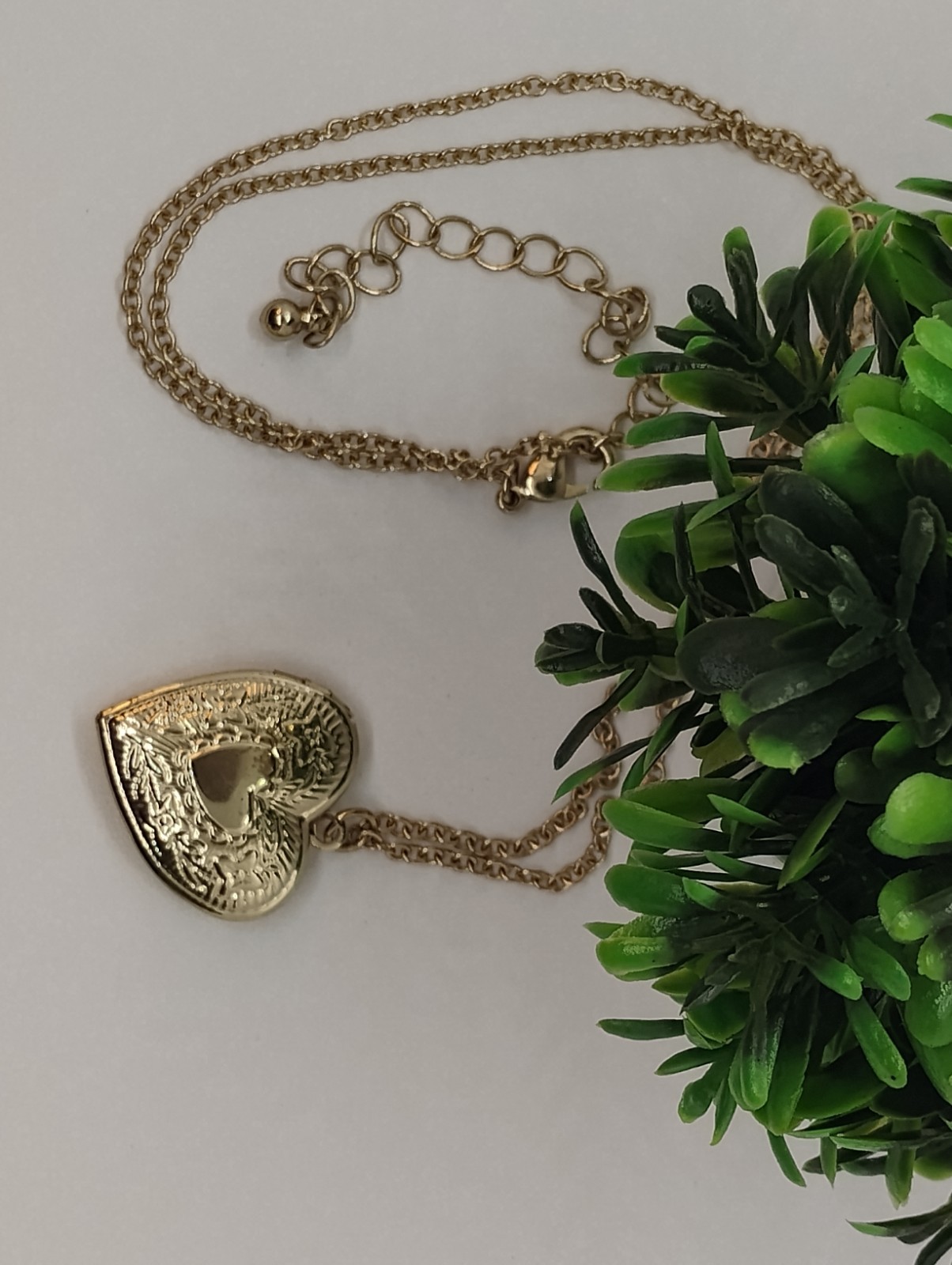 Vintage Style Gold Tone Etched Pillow Heart Locket Pendant Necklace Classic