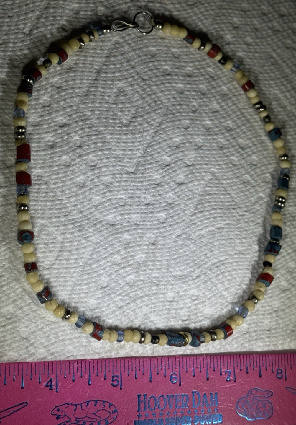 COLORFUL MIXED MATERIALS BEADED NECKLACE 16″ LONG TURQUOISE? PLASTIC METAL GLASS