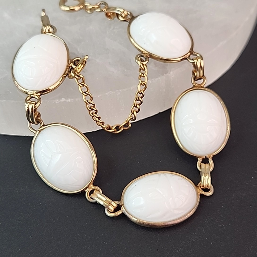 Vintage Scarab Bracelet White Milk Glass Egyptian Revival Oval Gold Tone 6.5″