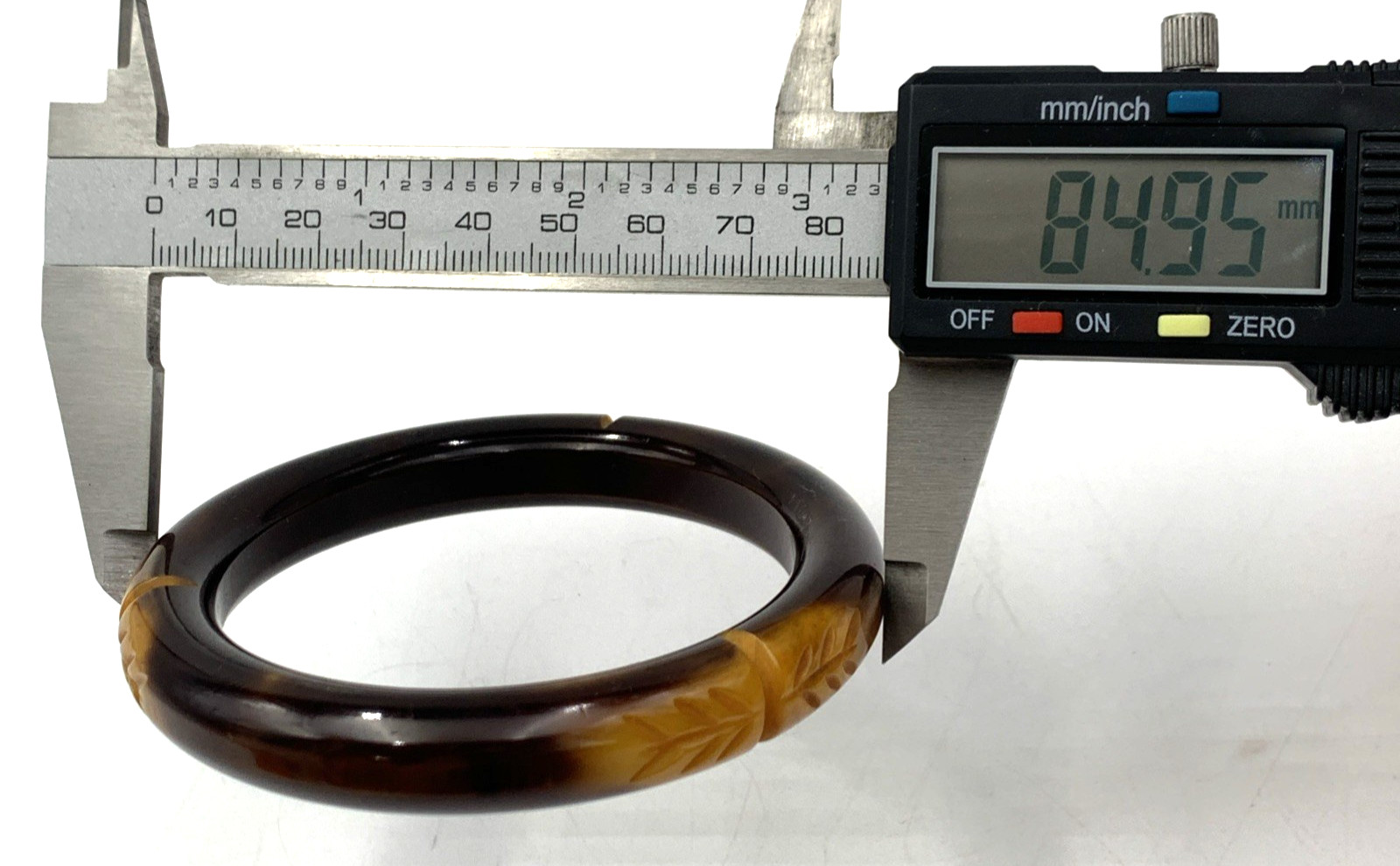 Carved BAKELITE Bangle Bracelet Vintage Brown Mottled Golden-Brown 32.2g