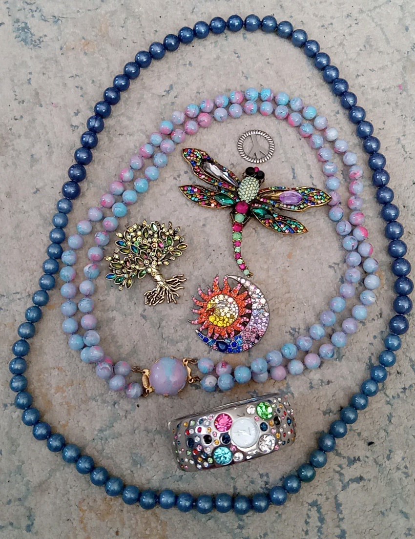 Random Lot of 3 Jeweled Pins/Brooches 2 Faux Pearl Necklaces and 1 Geneva Watch