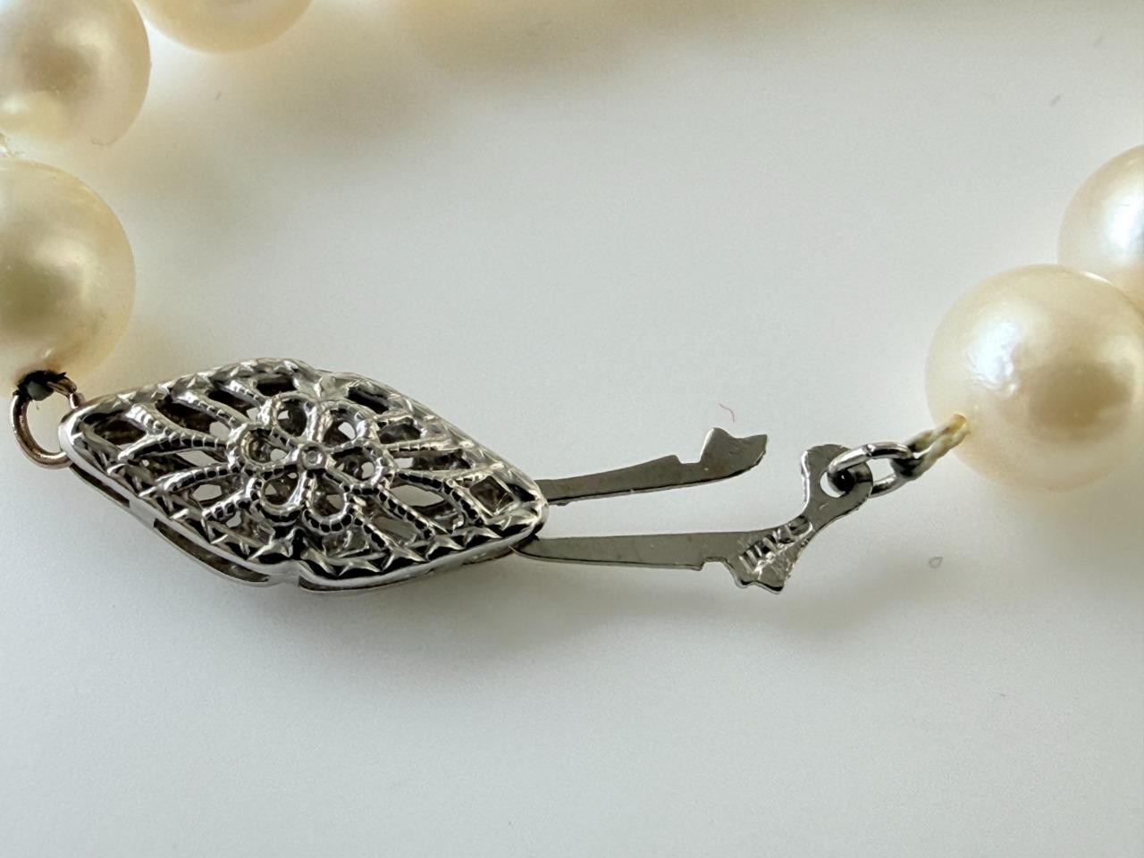 14k White Gold Hand Knotted 6.4mm Pearl Necklace 18.25 Inches 27 Gram Weight