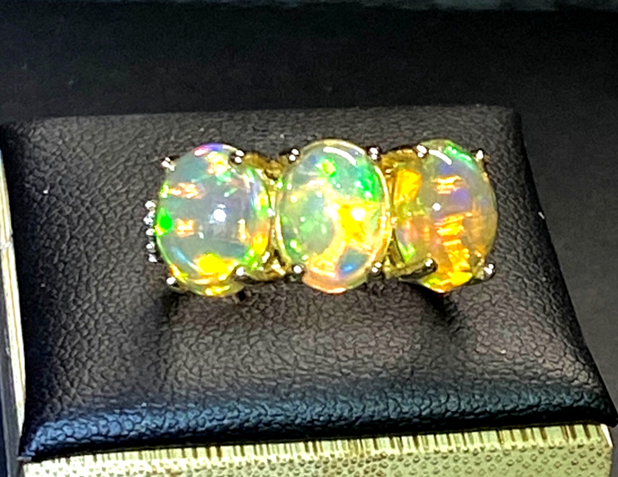 Dazzling 14kt Yellow Gold Ethiopian Opal and Diamond Ring Size 7 1/4 7.25