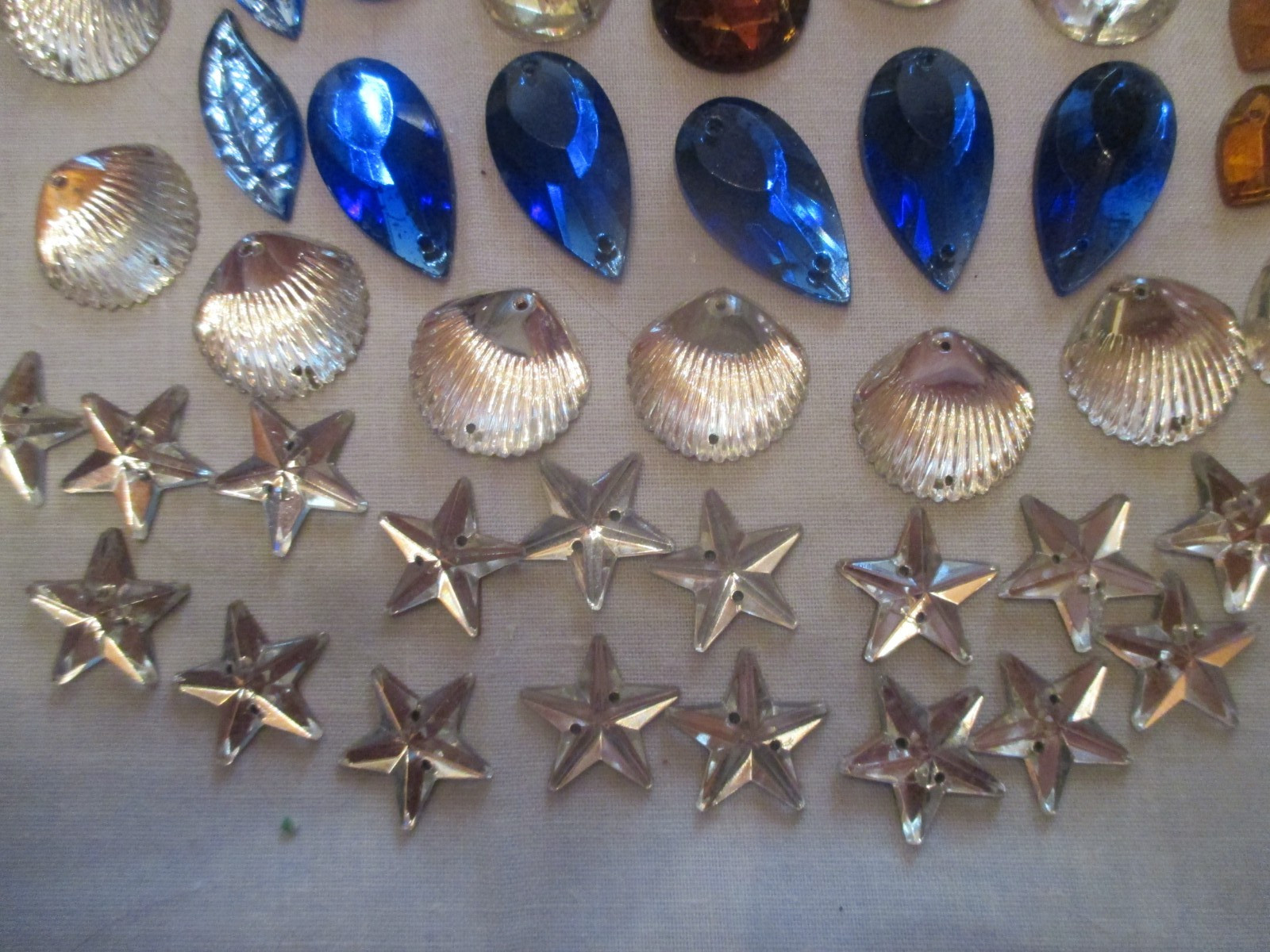 VINTAGE SEW ON LOT CRYSTAL SHELLS CRYSTAL STARS & ASSORTED SEW ONS