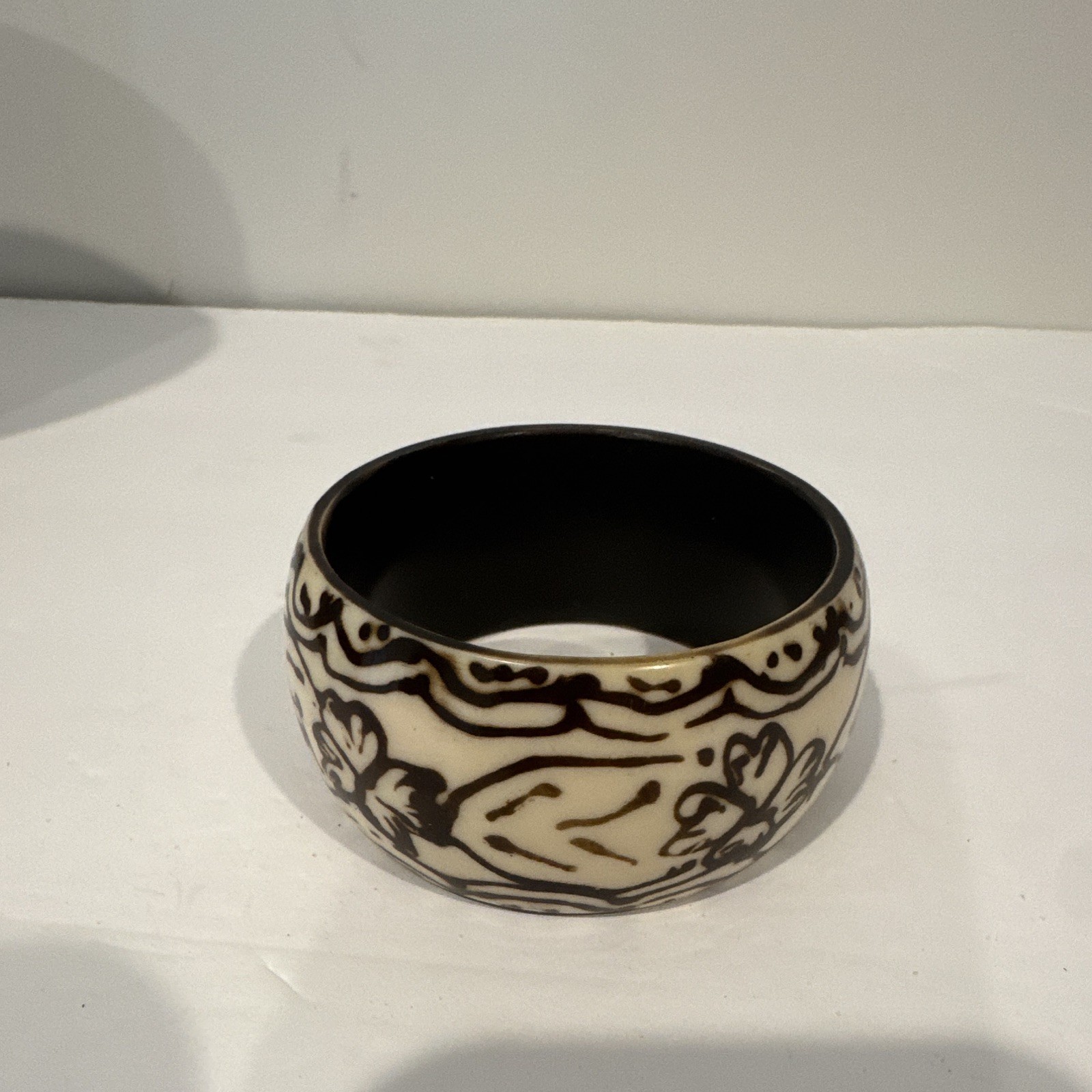 Vintage Wide Ivory & Brown Carved Resin Bangle Bracelet Boho Tribal 1”