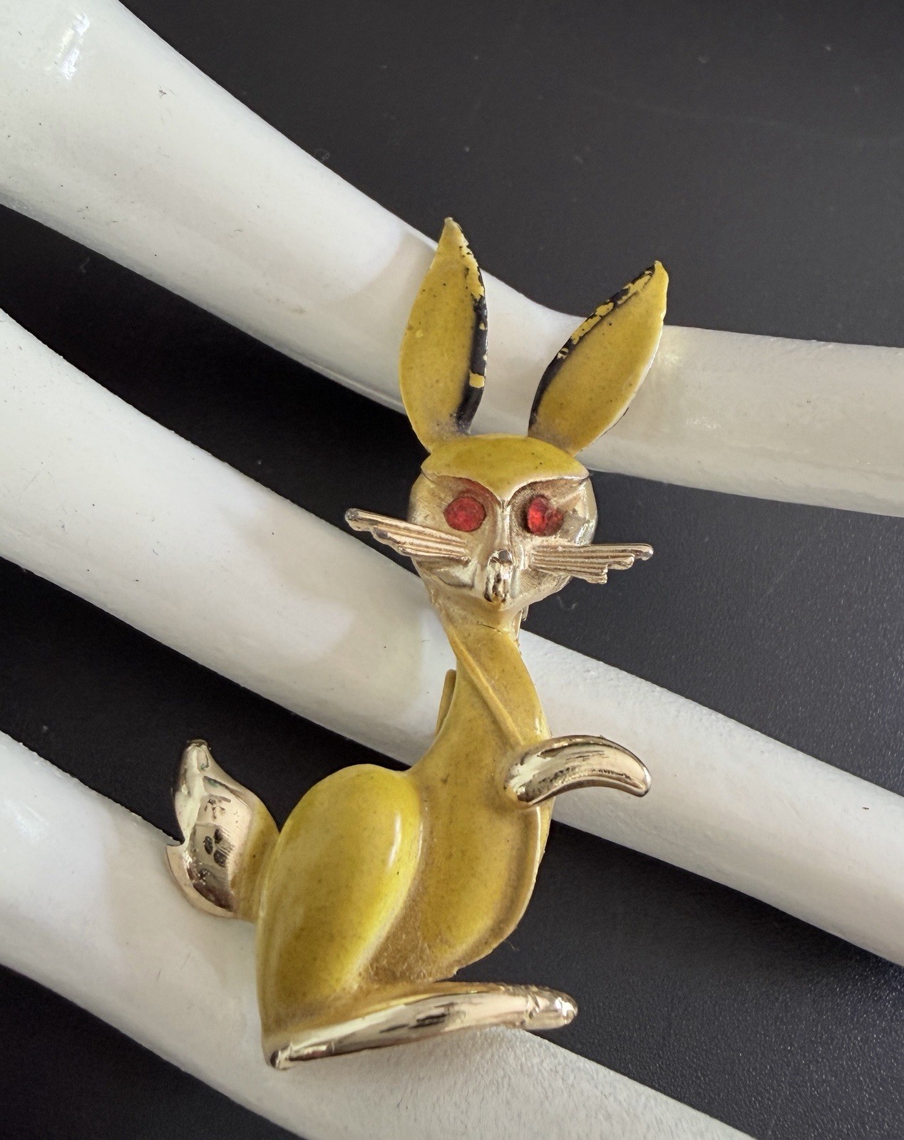 Mid Century Yellow Enamel Bunny Rabbit Brooch Red Rhinestone Eyes Whiskers Vtg