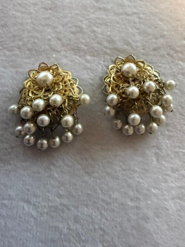 Vintage Gold tone a Faux Pear clip-on Earrings 1.5-inch diam.