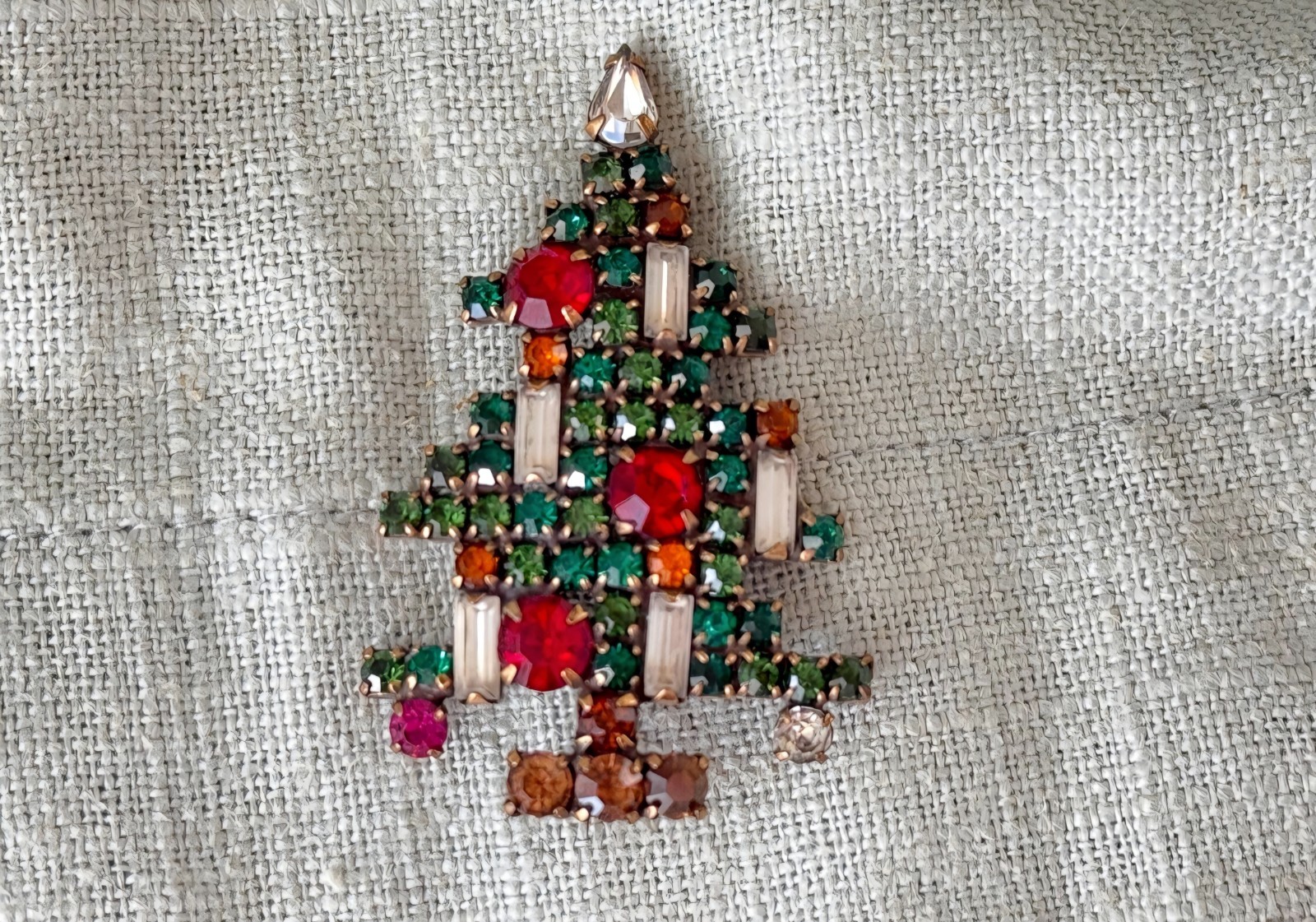 Vintage WEISS 5 Candles Christmas Tree Rhinestoned Brooch Pin Ideal BOOK PIECE
