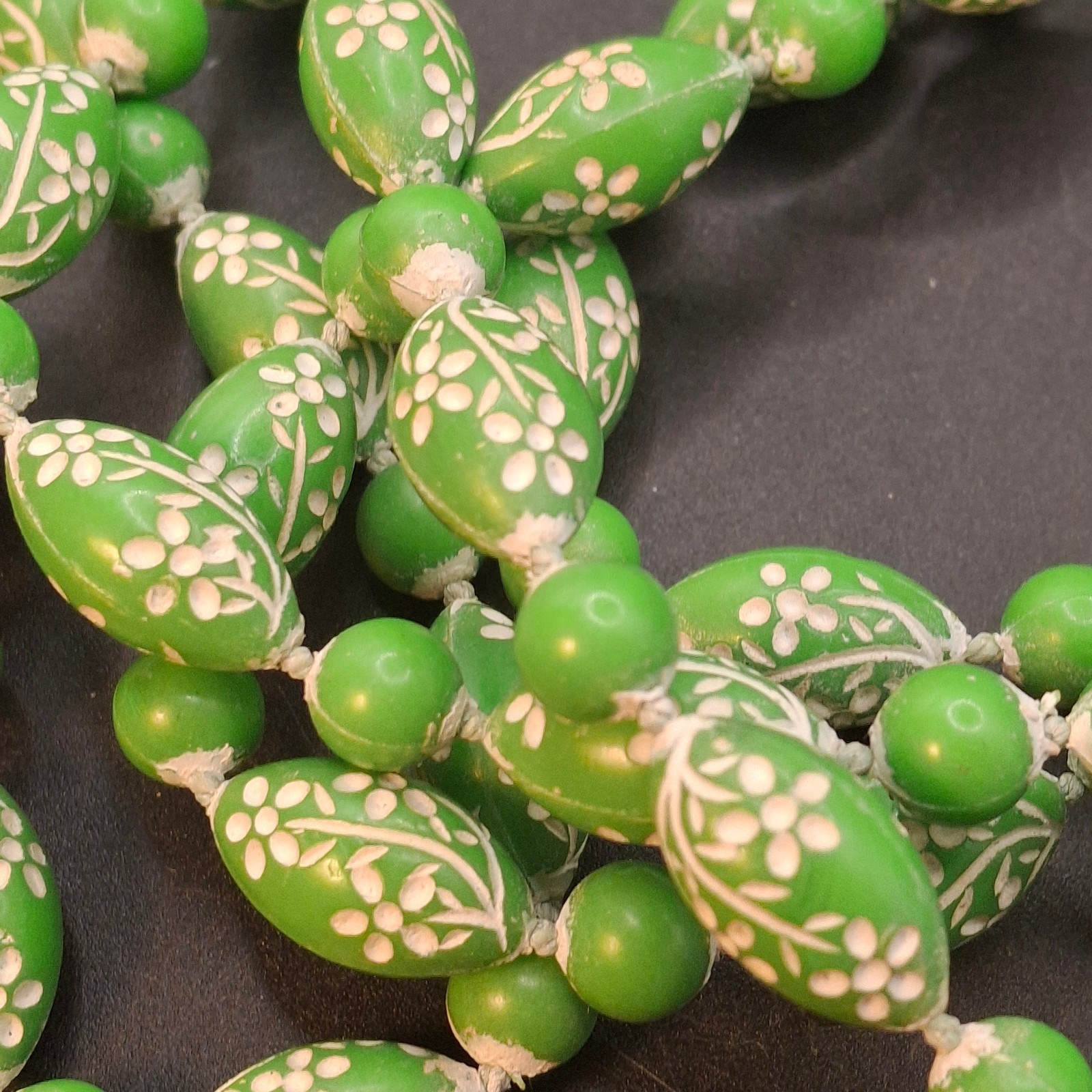Vintage 44″ Long Grass Green & White Floral Barrel Plastic Bead Necklace