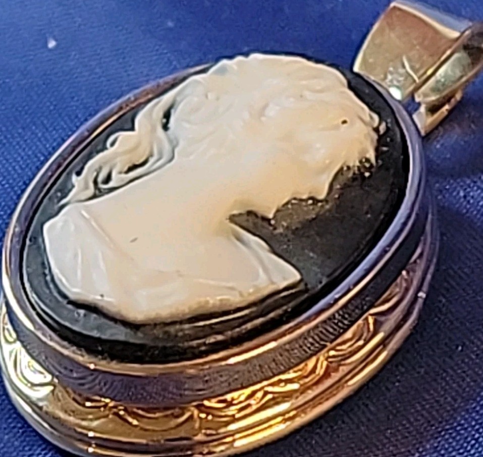 Vtg Carved Cameo Locket Pendant, 1” Oval, Gold Tone, Wonderful Condition