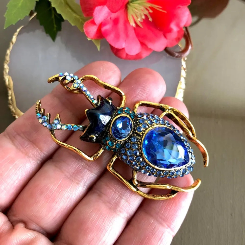 Blue Beetle Insect Brooch Pins Baroque Luxury Simulation Beautiful Jewelry